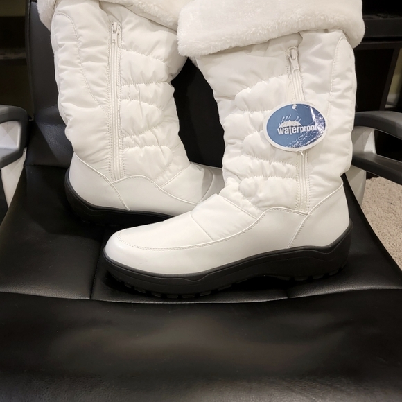 Ladies winter white boots sz 10 - Picture 3 of 3